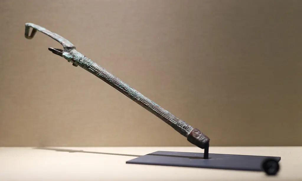 笑不活了!3000年前商代青铜器撞脸“自拍杆”引发热议
