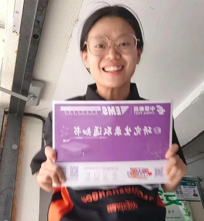 四川25岁外卖女孩考上研究生，专升本、拿奖学金、摩托车骑行，一路逆袭实现梦想