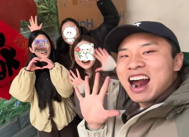明星过年百态！徐志胜忙着拜年，娜然跟霍家国外旅游，郭晶晶看车
