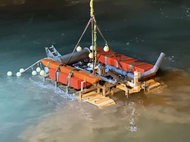 水下机器人为海底电缆盖上“沙被”
