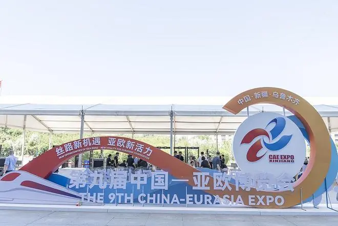 从田间地头的到工厂医院的,上海硬核机器人集中亮相亚欧博览会