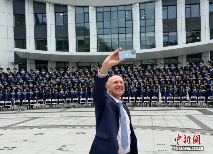 伦敦玛丽女王大学校长科林·贝利:永远不要停止提问