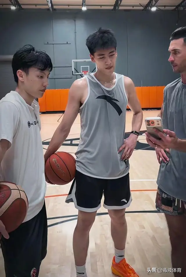 徐杰美国特训，胡明轩深圳康复，杜锋忙主业，朱芳雨忙探店