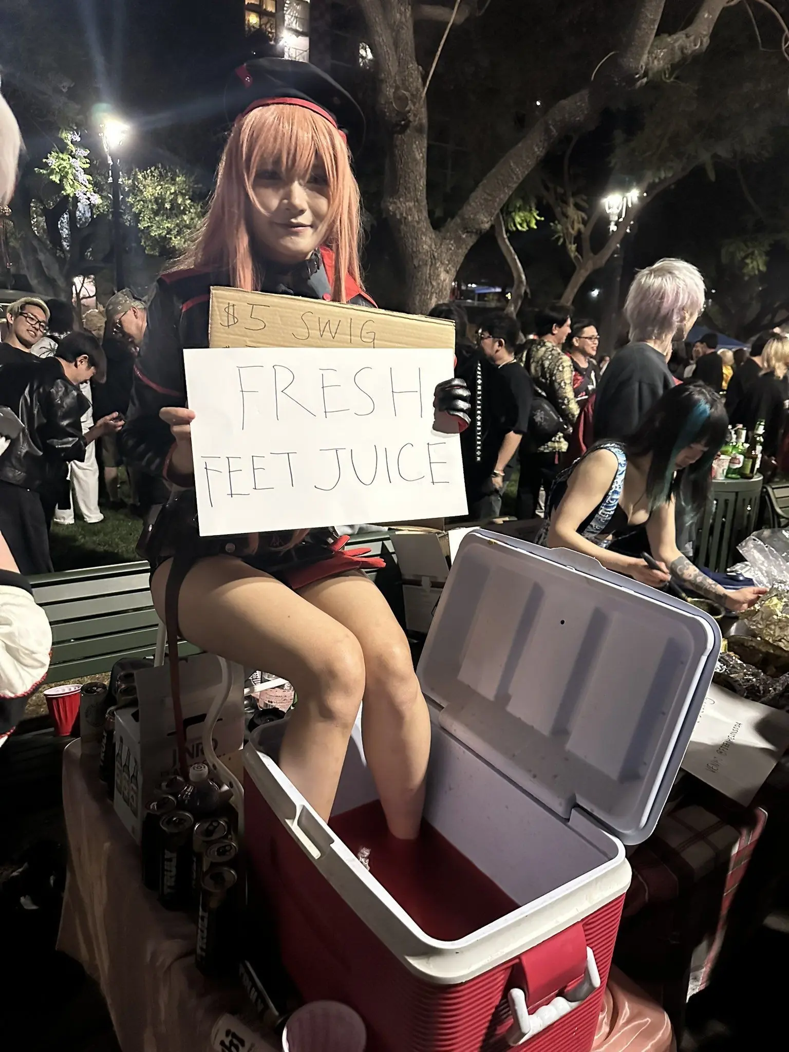 美漫展惊现足部特饮:Coser售卖脚汗水一杯15美元