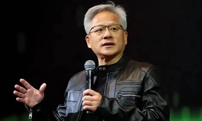 黄仁勋突然改口风！不讲芯片，狂夸中国一条被西方集体忽视的命脉