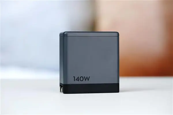 2C1A轻松充笔记本!大疆DJI power 140W 氮化镓充电图赏