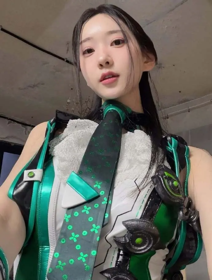 《剑星》女主伊芙体模再次穿上经典战袍:完美复刻!