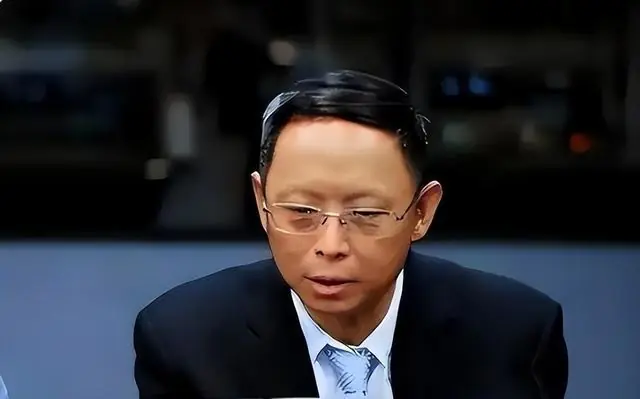 一家6口5本美国护照,却还在国内“捞金”,年营收上百亿