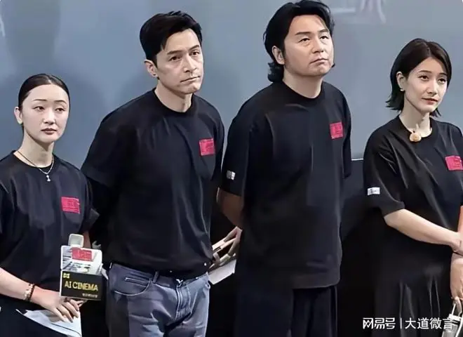 《抓特务》上海路演,主演们都苦着脸儿
