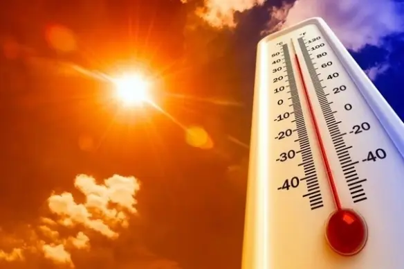 印度气温逼近50℃!电网濒临极限 民众徒步十公里找水