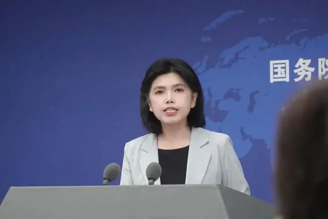 张雪纠正岛内车主“是我们”,国台办发言人朱凤莲:这样的对话让我想起了一首歌