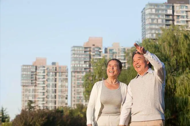 再婚8年,丈夫老实憨厚,邻居却悄悄提醒:你男人全身都是秘密