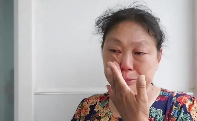 “饭碗没了，开心吗？”老人炫耀儿子儿媳工作，遭邻居举报成功！