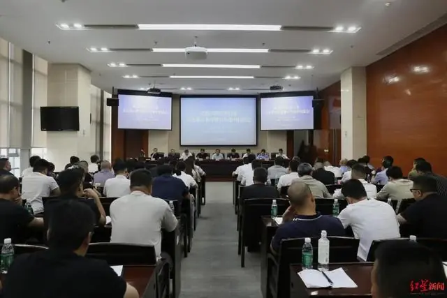 成都动真格!网约车无证全部清退,罚到疼!网友:早该这么狠!