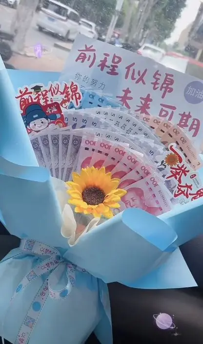 “虚荣,就是这种面相”,家长用奶茶袋包大疆,初三女儿当场变脸