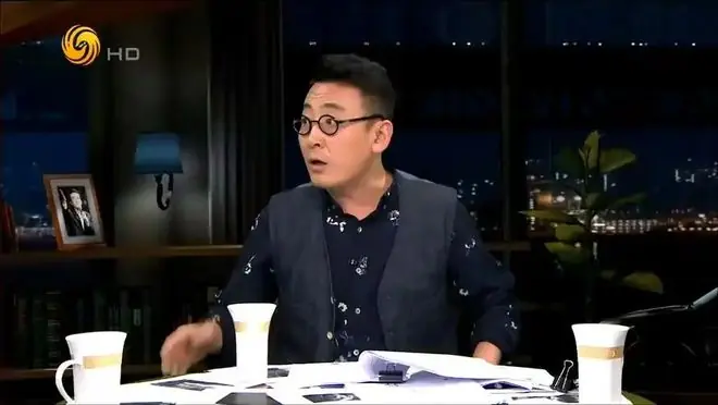窦文涛戳破内娱访谈虚伪真相,录 5 分钟叫停顶流女星采访