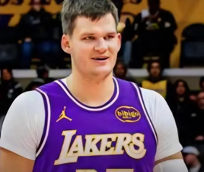 NBA疯狂一夜!湖人连签4人,布朗1换5,乔治联手獭兔,詹姆斯待定