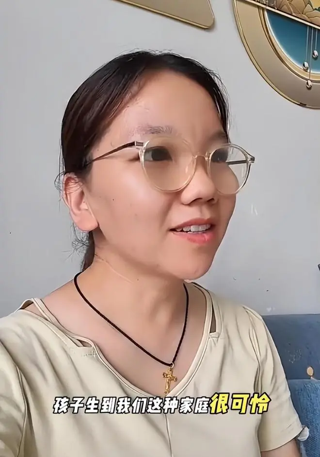 “我能生4个孩子,你们凭啥说我可怜!”宝妈低认知发言,被群嘲
