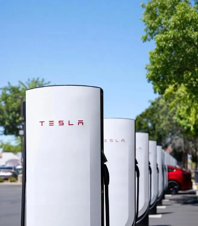 特斯拉全球超充桩突破8万根,第二季度新增2700根