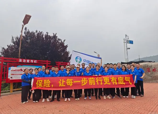 700万人卷铺盖跑了!保险这碗饭,怎么就“馊”到没人吃了?