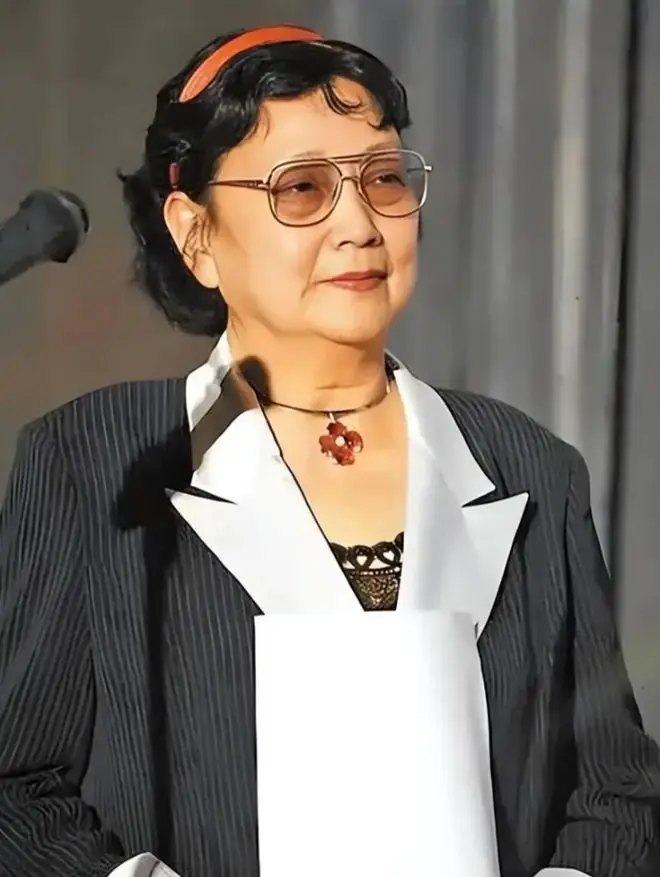92岁王晓棠:41岁丧子、57岁丧夫,一个在中年失去了一切的女人,后来怎么样了