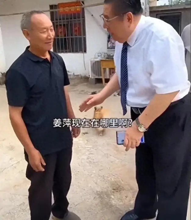 “天才少女”姜萍近况曝光,69岁父亲衣着寒酸,当地大佬送钱送酒