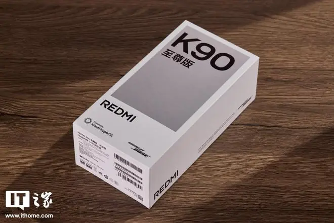 REDMI K90至尊版太空银图赏:精工极简,未来复古美学