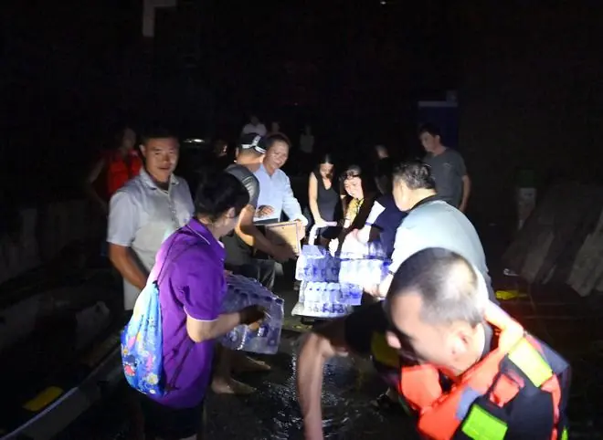 多地抗洪一线防疫见闻