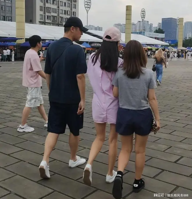 任重孙骁骁首次公开出镜,42岁孙骁骁看着像20岁的大学生!