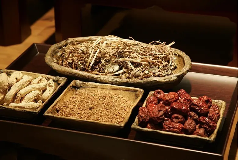 万兆筑基·AI慧医 | 从智能化煎药到无人机送药:医院智慧进阶背后的网络力量