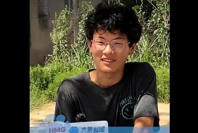 穷人的孩子早当家!高考693分,因路费放弃清华“强基计划”