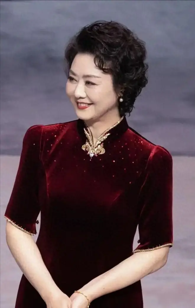 京剧名家李胜素：一生无夫无子，身边却有个男人陪了近27年