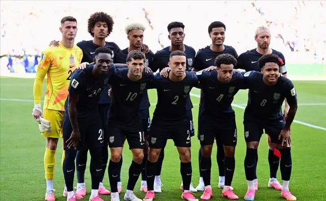 FIFA争议判罚引发不满