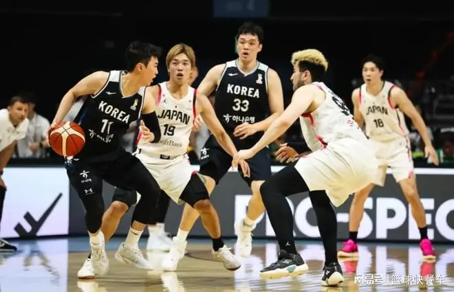 男篮世预赛:韩国2分险胜压哨晋级 日本队疑似放水坑惨中国队?