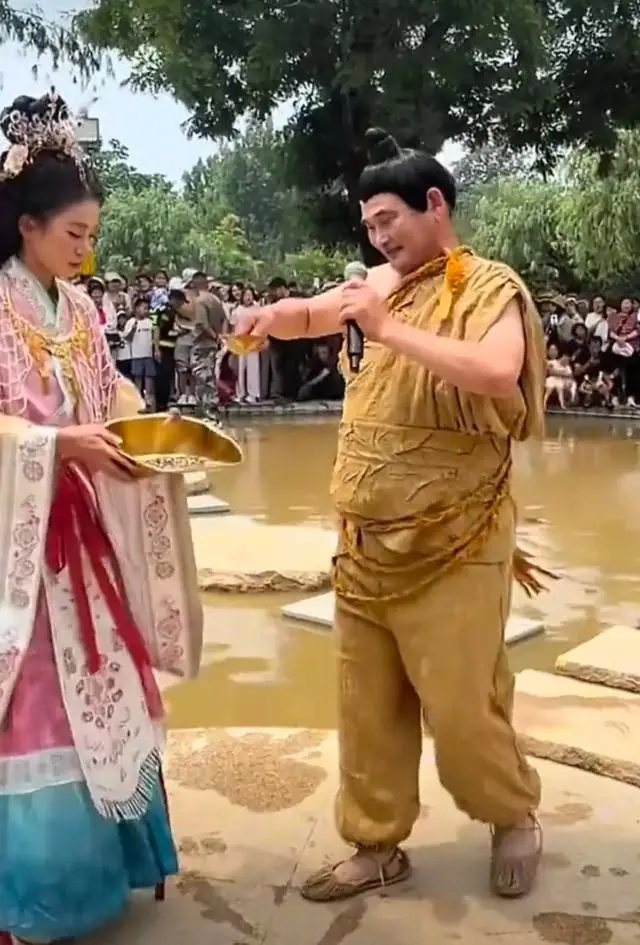到手仅5万?大衣哥暴晒一天干出百万效果,打脸多少顶流!