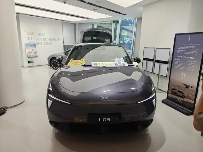 实探小鹏MONA L03:真车比照片能打,空间还有意外惊喜