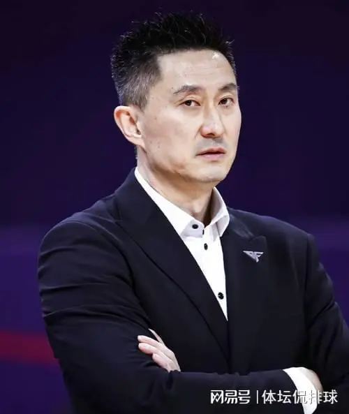 CBA:北控暗挖杜锋!趁广东续约僵局砸高薪,十一冠王朝要换帅?