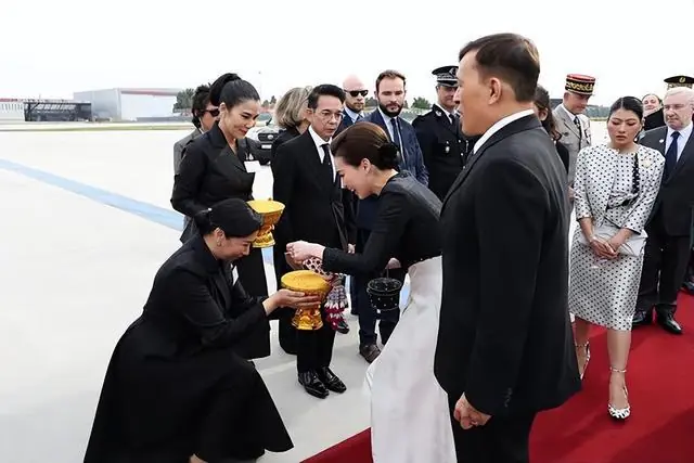 诗妮娜贵妃成功扭转局面!重点王室新海报,苏提达王后不及她自由