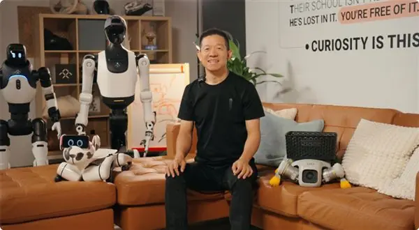 贾跃亭:孩子痴迷我们机器人哭着不肯下课 妈妈买了一台才罢休