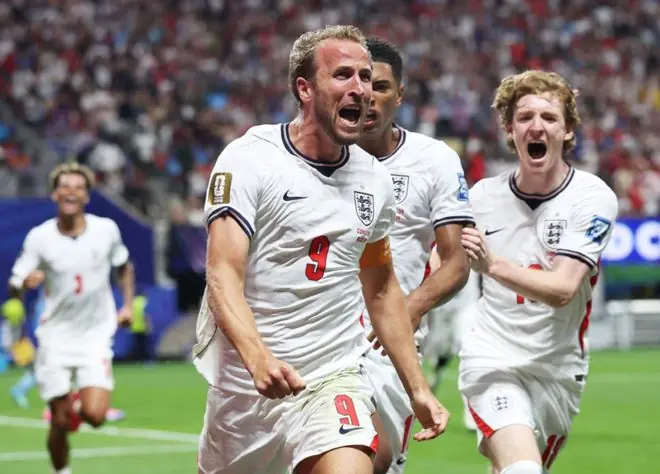 疯狂的2-1!英格兰刷新60年纪录,诞生4大不可思议,C罗被骂真冤