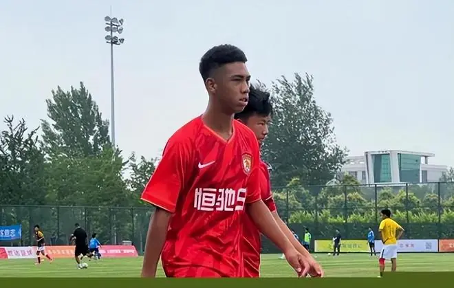 17岁的新星刚在中超完成首秀!就征服徐正源,直言他表现非常好