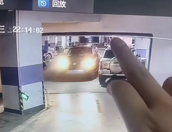 长沙霸占车位女司机被停职,冲突细节被曝光,双方都不是善茬
