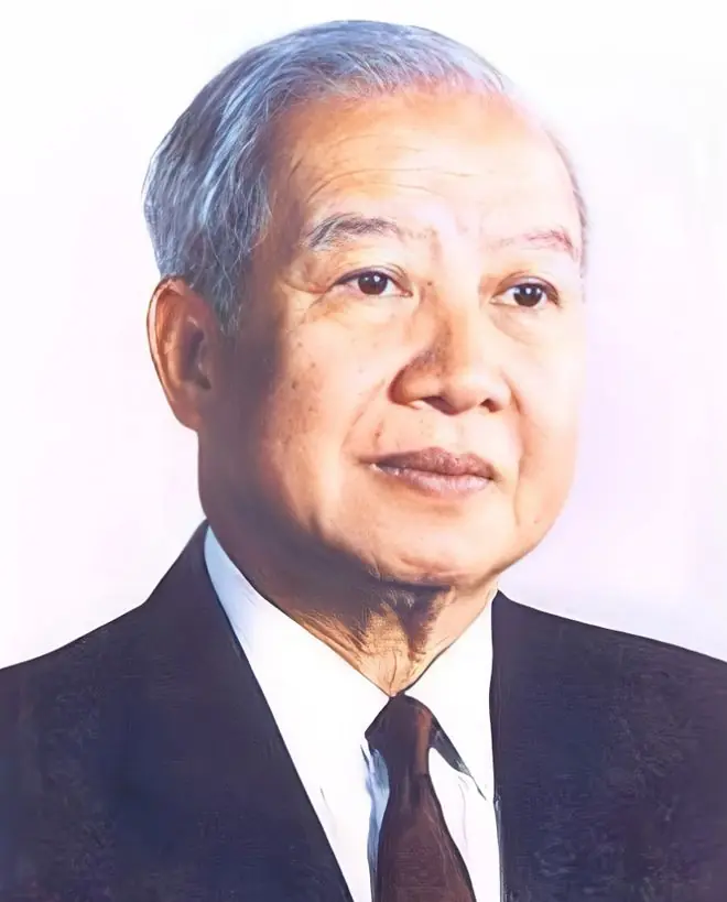 西哈努克一生共迎娶了六位妻子,其中竟包括他的两位姨妈和一位表妹,可如今他的儿子却始终孑然一身