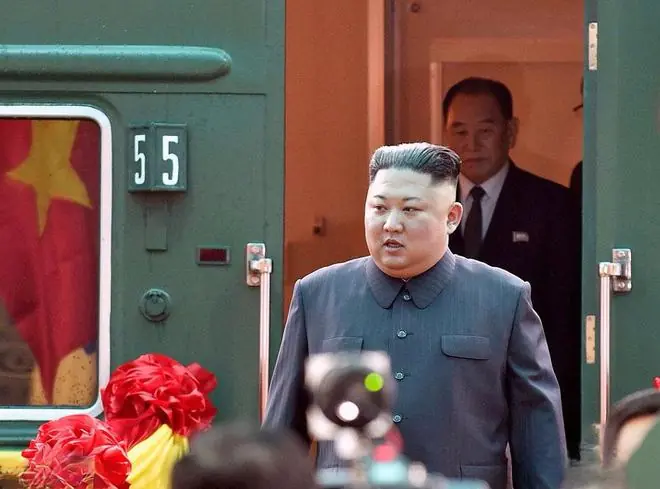 金正恩访问越南,乘专列耗时65时40分,为什么不坐飞机?大有讲究
