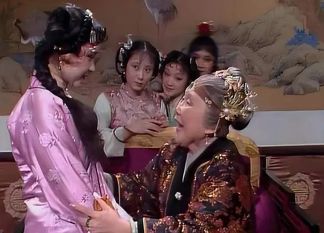 完美如她,为何连未婚夫家门都进不了?薛宝琴被悔婚的真相是什么