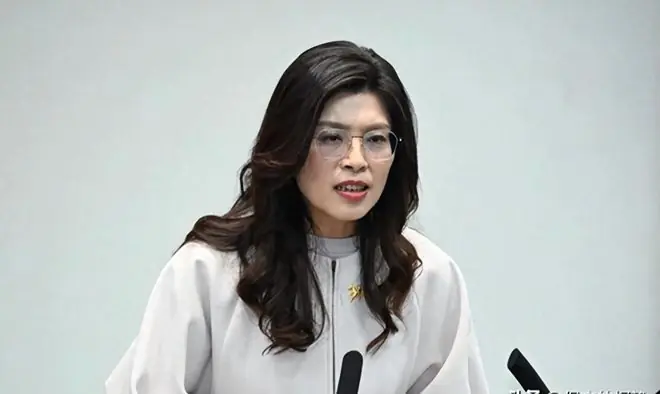 罕见默契!国台办释放统一信号,郑丽文亮徽章表态,点明台湾未来