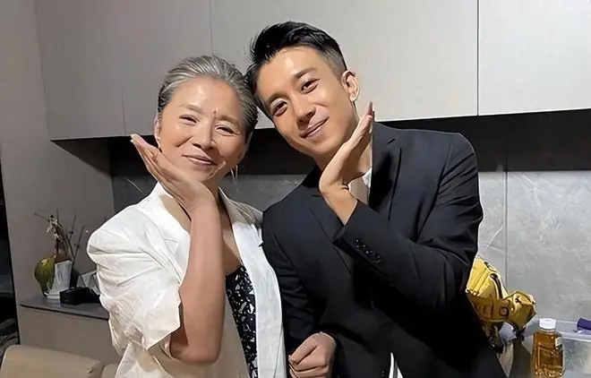 原来他就是迟蓬的丈夫!是我们熟悉的资深大导演,公公是电影明星