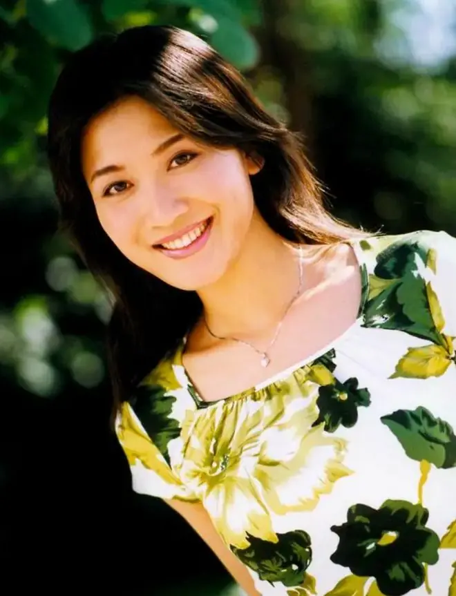 一出月子就抱着孩子净身出户,13年后,她让前夫再也高攀不起