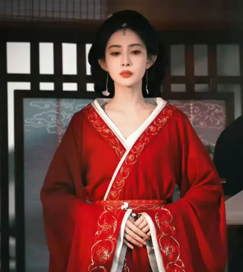 女演员千万别乱动脸!《百花杀》65岁女配一出场,曾黎都要往后退