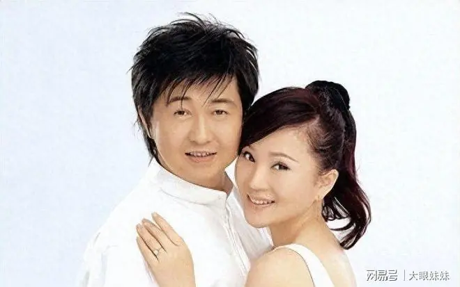 他曾与歌后韦唯相恋多年,却因事业地位悬殊最终分道扬镳!
